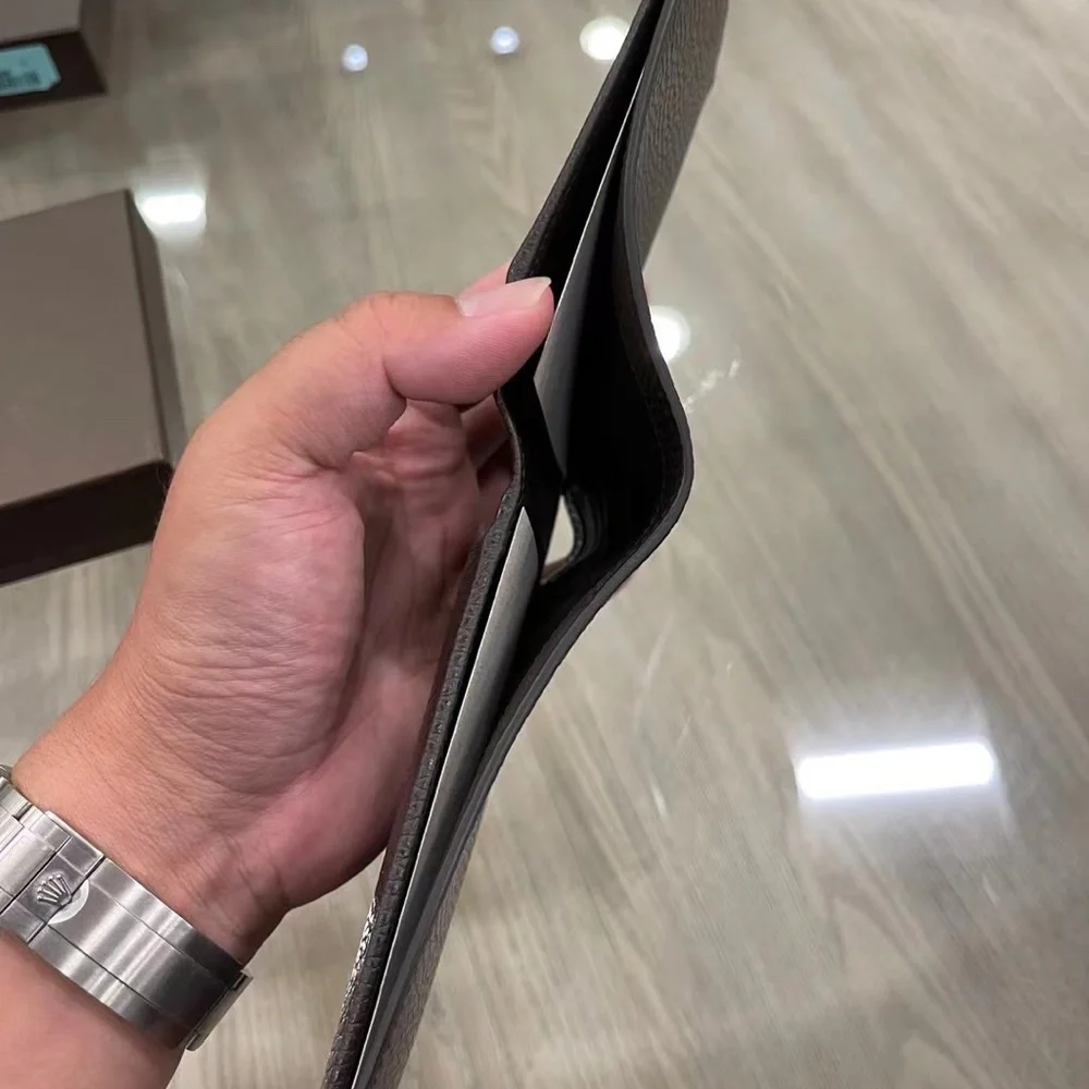 The new gucci wallet for men. Includes  gift box - Picture 3 of 6